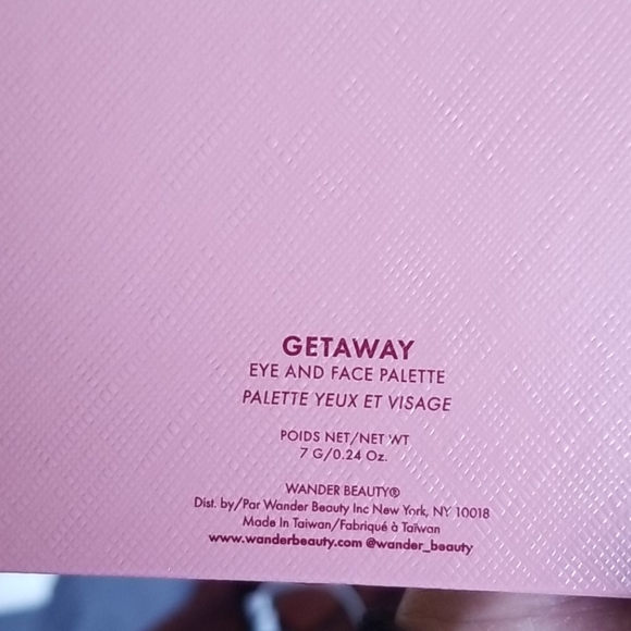 Wander Beauty Getaway Eye and Face Palette - Picture 3 of 3